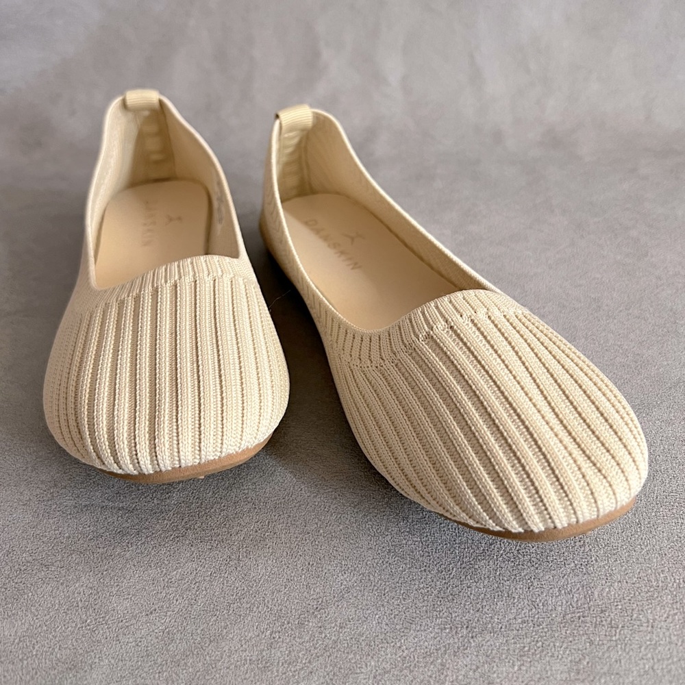NWOT Danskin Flats Hope Memory Foam sz 7